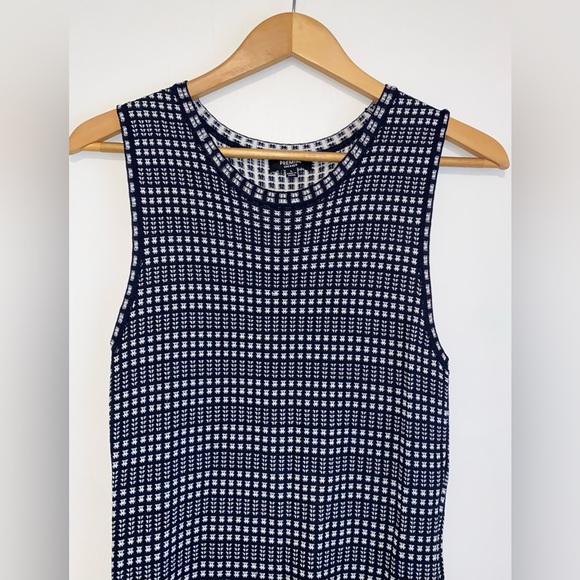 Sleeveless Plaid Midi - Picture 3 of 4